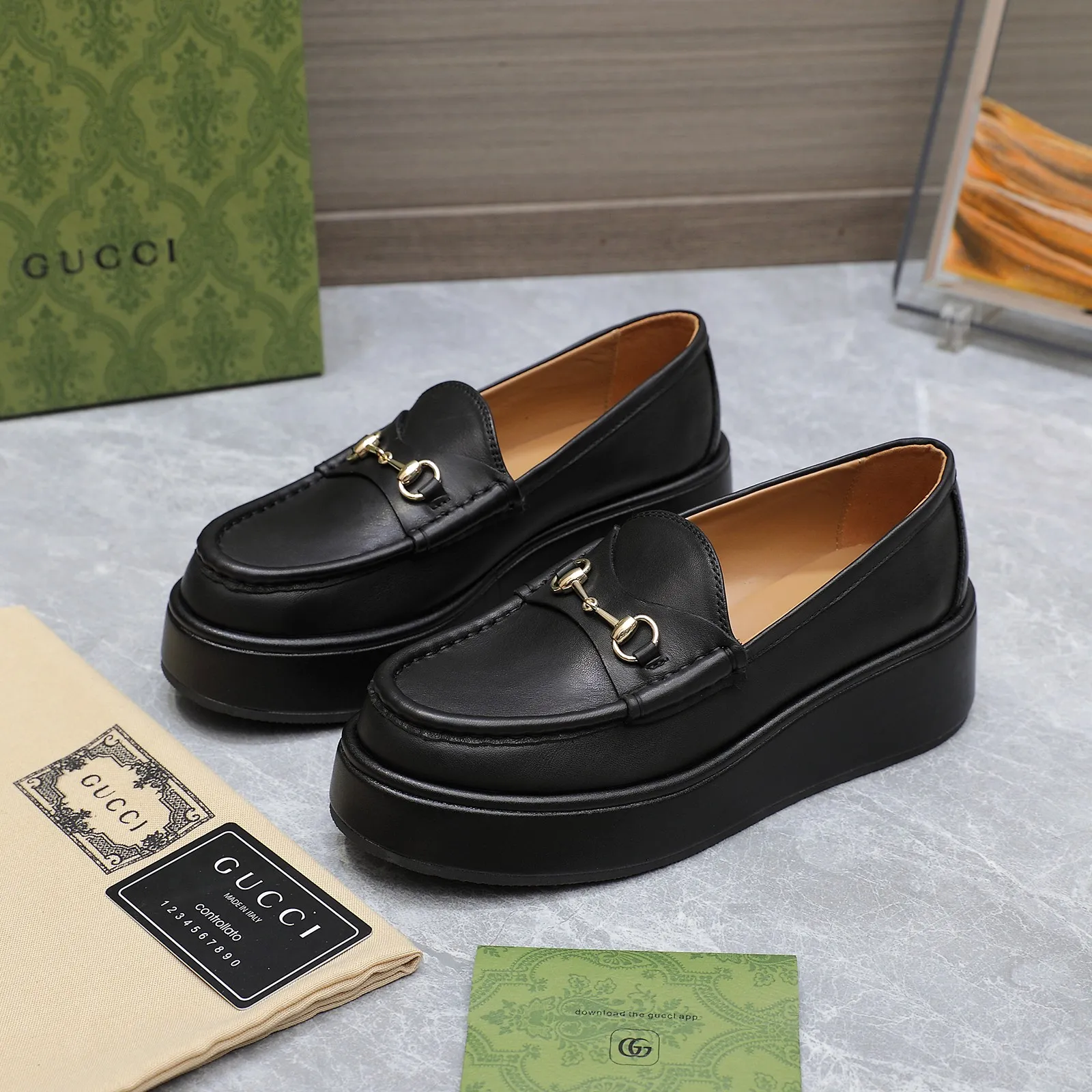 👟👟Ex-factory price 680👟👟 ⚡️The highest version 🔥🔥🔥💯💯💯 ⚡️2024 counter latest model ⚠️original replica ⚡️ Gucci’s latest popular wedge platform shoes - available simultaneously at counters Authentic European style, perfect on the feet💃💃When worn with this shoe, it is elegant and crystal clear. Regardless of the materials of the accessories, they are all customized 1:1. You must go to get the original version. The entire series is full of exciting and beautiful elements. ❶ Upper: cowhide/double G embroidered texture ❷ Inner lining: sheepskin ❸ Feet: sheepskin ❹Outsole: Imported from Italy ❺ Water platform height: 3.5CM in front and 5.5CM in back ❻Packaging: Original full set of packaging ❼Number of codes: 35-42 (40.41.42 customization is not returnable)